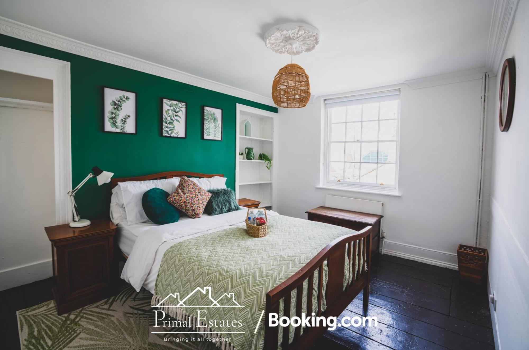 Apartment Three Bedroom House With Free Parking By Primal Estates Short Lets In - Free Parking For 1 Vehicle
